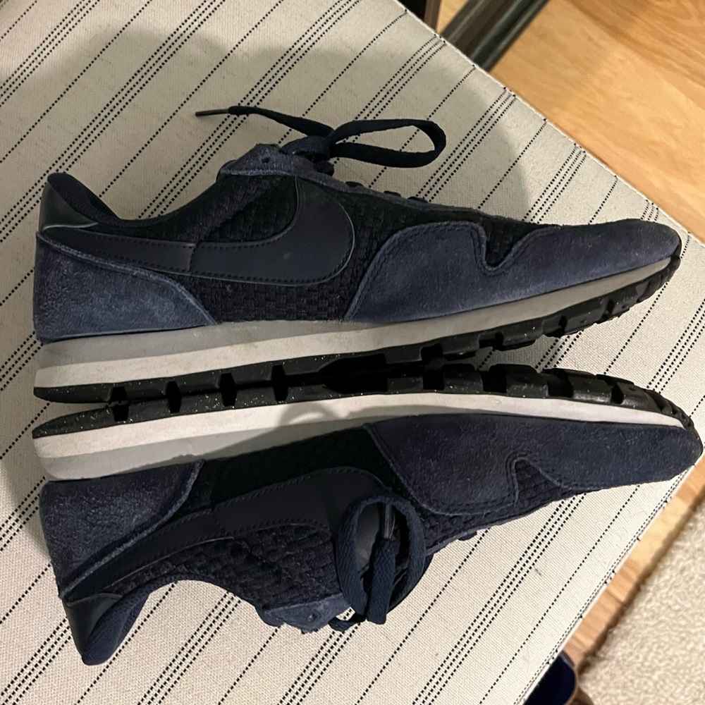 Nike Air Sneakers in Navy Blue
